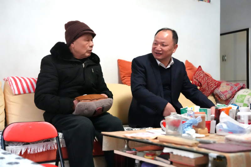 公司黨委走訪慰問(wèn)困難黨員和困難職工、看望慰問(wèn)老領(lǐng)導(dǎo)和老同志