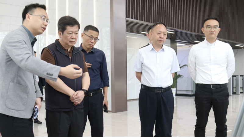 徐湘平一行考察中國(guó)化學(xué)四化建岳陽(yáng)自貿(mào)片區(qū)綜合體項(xiàng)目