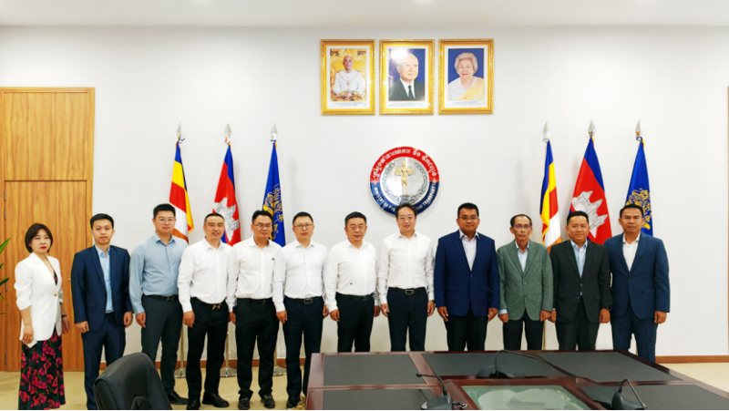 唐文方拜會(huì)柬埔寨公共事務(wù)與交通運(yùn)輸部部長賓波尼