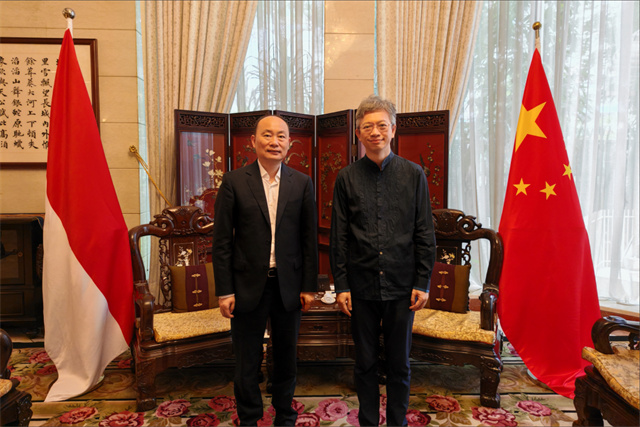 莫鼎革與中國駐印度尼西亞大使王魯彤舉行會(huì)談