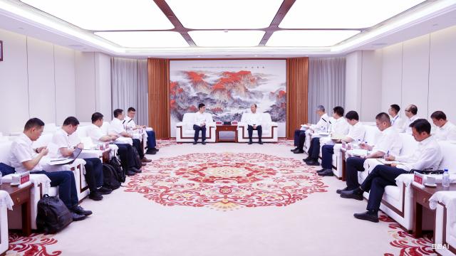 莫鼎革會(huì)見杭氧集團(tuán)黨委書記、董事長鄭偉