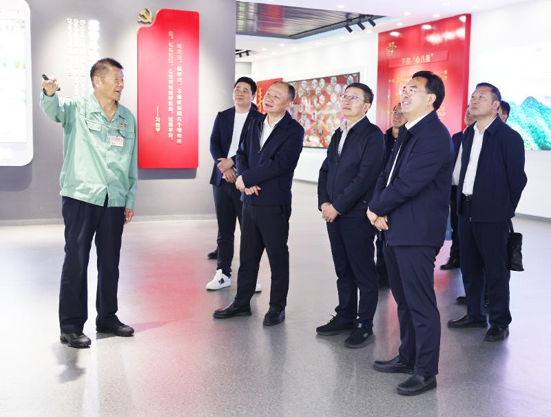 周鴻率隊(duì)赴河南心連心集團(tuán)及新鄉(xiāng)縣考察調(diào)研